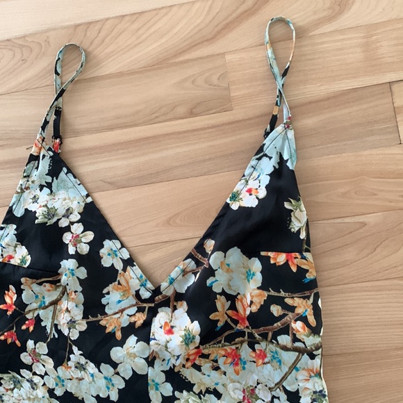 WYLDR dress super light and soft fabric, perfect condition x small - Picture 2 of 5